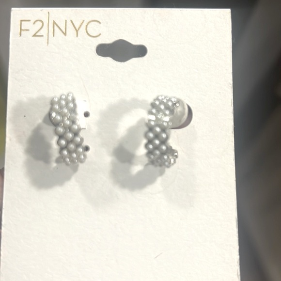 F2/NYC Jewelry - Super Cute Silver and Pearl Hoop, Pierced Earrings. Dress up or down! 💙